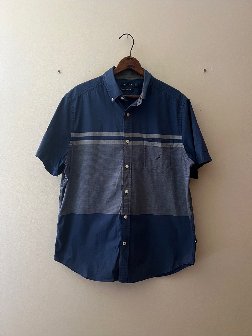 Nautica Men’s Blue Short-Sleeve Button-Down Shirt